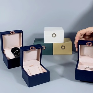 Boîte à bijoux en cuir PU avec boucle ronde dorée pour bagues, boucles d'oreilles, pendentifs, bracelets et montres - Product Image 5