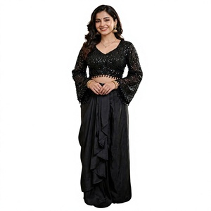 Blusa Étnica Tradicional para Mujer, Modelo Emerald Royale, con Lentejuelas Negras, Bordado Bandhani en Seda, Top Corto, Mangas Acampanadas y Falda en Capas - Product Image 1