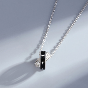 Colliers de couple tendance en argent sterling S925 avec pendentif anneaux entrelacés et étoiles incrustées, bijoux assortis pour les amoureux, à porter au quotidien lors de rendez-vous. - Product Image 5