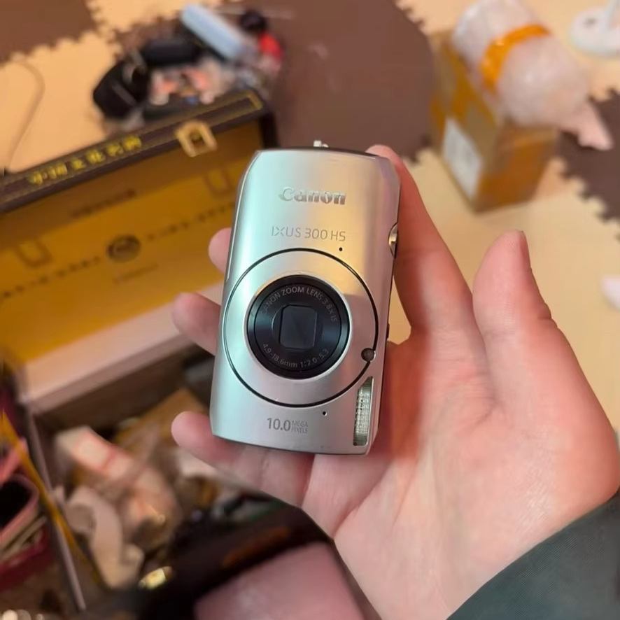 Rediscover the Canon IXUS 85 IS: A Pocketable Digital Classic – Dutch|Thrift