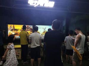 เกมยิงปืนแบบอินเทอร์แอคทีฟบนผนังฉายภาพระบบ CAVE เครื่องจำลองการยิงเสมือนจริง VR AR โซลูชั่นสวนสนุกสำหรับสนามเด็กเล่น - Product Image 5