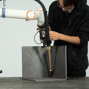 Robot de soudage collaboratif mobile à 6 axes FR 10 avec prévention automatique des collisions - Product Image 2