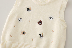 Nouvelle version coréenne : Ensemble décontracté trois pièces pour enfants, motif dessin animé, vêtements de printemps pour garçons, gilet brodé avec lettres et manches longues - Product Image 6