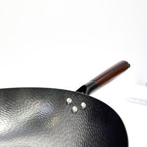 <span class=keywords><strong>Wok</strong></span> de Acero al Carbono Martillado Antiadherente sin Recubrimiento ni Nitruración con Logotipo Personalizado y Mango de Madera, Ollas de Cocina, Sartén - Product Image 1