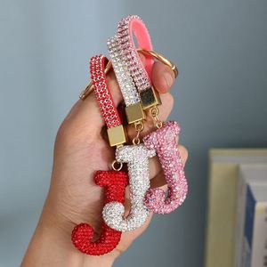 Porte-clés blanc initial 2026 en gros pour femmes et jeunes filles – Accessoires brillants et mignons pour sacs à dos et clés de voiture - Product Image 1