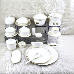 Service de table de luxe en porcelaine fine 45% avec motif paysage montagne dorée, bordure dorée à la main en relief, pour hôtels et banquets de mariage - Product Image 1