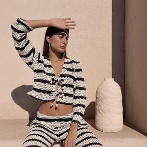 ชุดคลุมโครเชต์สำหรับผู้หญิงปี 2026 แบบสั่งทำพิเศษ แขนยาว คอวีลึก ชุดถักนิตติ้ง 2 ชิ้น ชุดชายหาดฤดูร้อน เสื้อครอปท็อป กางเกงขายาว - Product Image 2