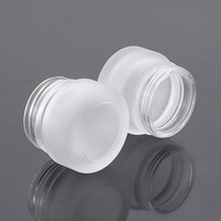 Pot en verre cosmétique givré transparent au design unique de 50 ml (1 oz) avec couvercles pour masques faciaux, gommages pour les yeux et le corps, et crèmes de soin.