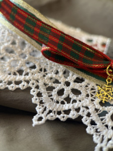 New Elegant Bow Lace-trimmed Snowflake Pendant Pet Necklace - Product Image 3