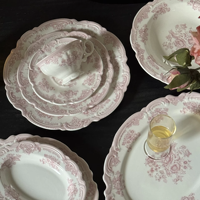 Ensemble de tasses et d'assiettes en céramique à motif floral rose vintage européen avec design en glaçure en relief, ensemble d'assiettes à dîner pour événement de mariage