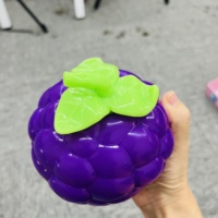 USA Warehouse Bloemgevulde Reuze Druivenknijp-speelgoed TPR Realistisch Fruit Jumbo Druiven Squishy Stressbal voor Angstverlichting