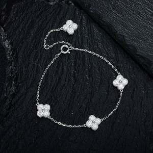 Pulsera de Plata de Ley S925 con Trébol de Cuatro Hojas y Moissanita - Product Image 4