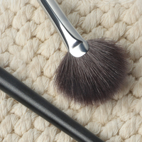 Pinceau de maquillage professionnel de haute qualité, marque privée, pour esthéticienne, poils synthétiques, éventail, illuminateur, moelleux, bois, cache-cernes
