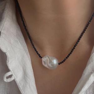 Collier polyvalent bohème en perles d'eau douce naturelles, grande perle Roc noire, chaîne de clavicule en cristal pointu, style décontracté et original pour femme - Product Image 5