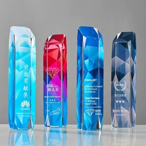 Trofeo de Cristal K9 Premium - Forma Moderna Facetada, Ideal para Competiciones Deportivas, Excelencia Académica y Logros Empresariales - Product Image 1