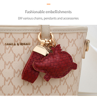 Porte-clés en cuir élégant et luxueux, vente en gros, breloques pour sacs, porte-clés pour clés de voiture, décoration pour sacs à main et sacs à dos, cadeau