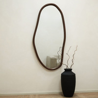 Miroir mural décoratif moderne minimaliste irrégulier avec cadre en bois pour salon, chambre à coucher, entrée - Vente en gros