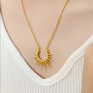 Collier Pendentif Géométrique Minimaliste en Acier Inoxydable Plaqué Or 18K Anti-ternissement en Forme de Soleil pour Femme - Vente en Gros - Product Image 4