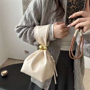 Mini bolso con asa superior y hebilla de metal - Product Image 6