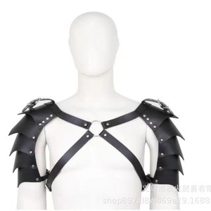 Espectáculos eróticos de bondage en cuero al estilo europeo y americano, hombres guapos de discoteca bailando en barra con disfraces de armadura, parejas. - Product Image 3