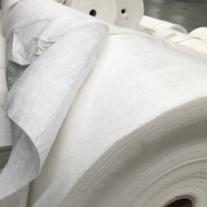 Géotextile non tissé en polyester haute résistance 300g/m², <span class=keywords><strong>largeur</strong></span> <span class=keywords><strong>6m</strong></span>, perméable, pour la stabilisation des pentes et les projets de construction de barrages - Product Image 1