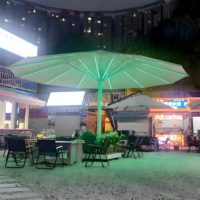 Sombrilla Cantilever Resistente con Rotación de 360 Grados, Poste de Aluminio y Tela Resistente al Viento para Cafés, Hoteles, Patios y Exteriores