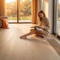 Parquet stratifié imperméable 12 mm en chêne blanc de qualité A/B/C/D avec âme en bouleau russe, large planche, finition UV moderne