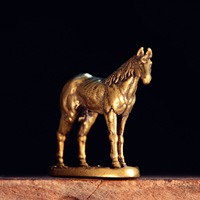 1 pièce Figurine de cheval en laiton et cuivre, ornement décoratif pour la maison, le bureau, ou comme figurine de théière