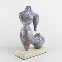 Sculpture d'antilope abstraite moderne de luxe en résine marbrée artisanale, rehausse le charme de l'espace, pour présentoir de boutique Tuohuangniu