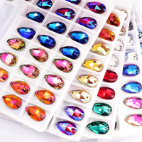 Rhinestones en verre à dos plat de forme goutte d'eau à deux trous de haute qualité pour la couture, à coudre pour robes de mariée