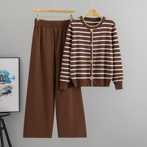 Ensemble de chandail en tricot pour femmes, cardigan rayé avec pantalon large, tenue décontractée tendance pour femmes - Product Image 2