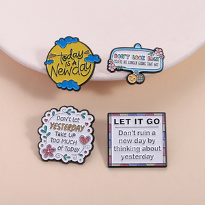 Pins de Solapa con Frases Inspiradoras y Positivas, Estilo 'Don't Look Back Good Vibe', Pins de Esmalte con Citas - Product Image 2