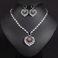 Set Kalung Kuningan Klasik Berlapis Emas dengan Zirkon Motif Bunga untuk Pernikahan, Pertunangan, Ulang Tahun, dan Pesta - Hadiah