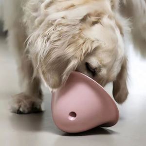 Juguete para Perros de Plástico ABS de Alta Calidad, Resistente, para Masticar, con Espacio para Esconder Comida, Venta al Por Mayor - Product Image 5