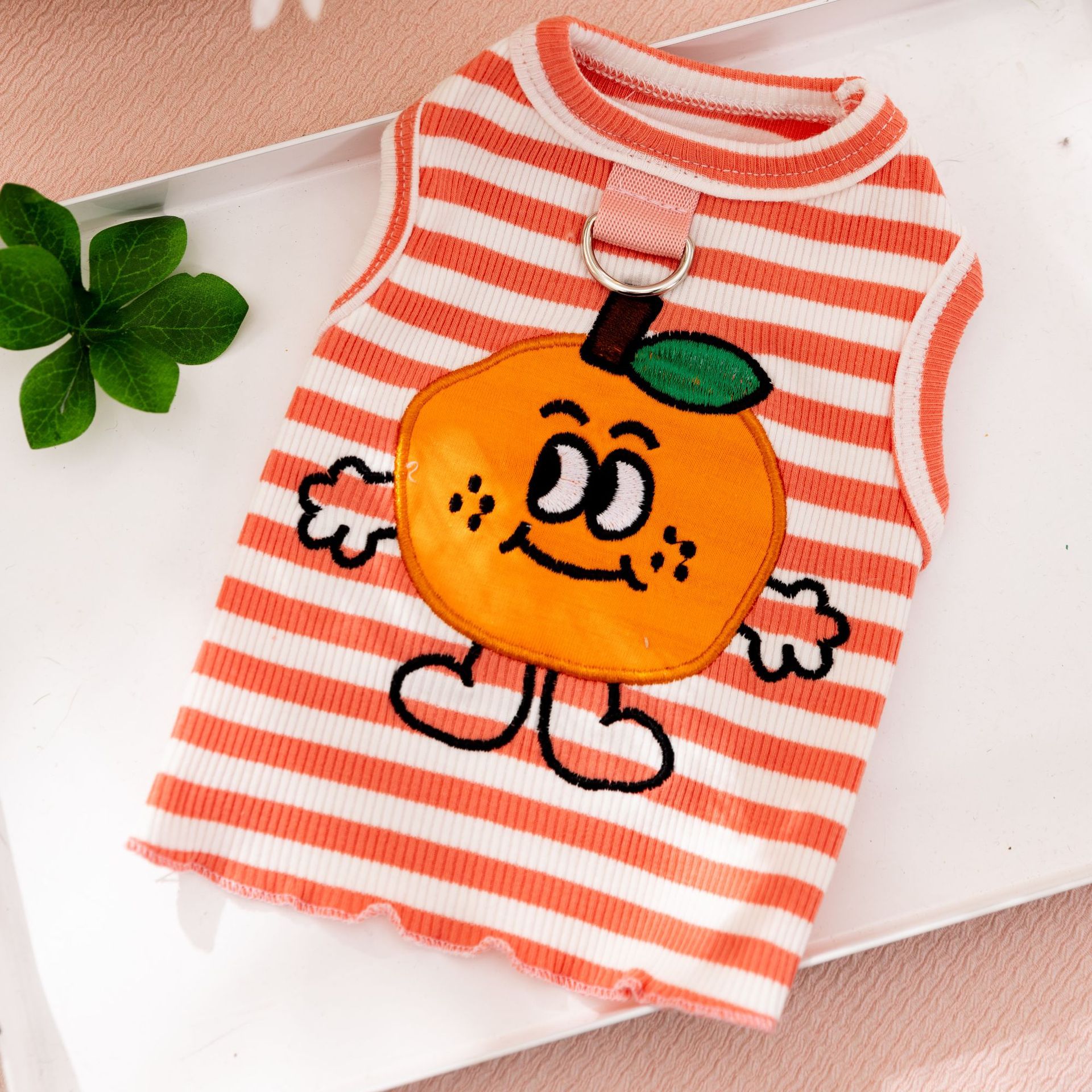 Red tomatoes - vest