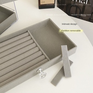 Scatola Portaoggetti Moderna Rettangolare per Gioielli, Antiossidante, per Orecchini e Collane, in Flanella e Acrilico, Articolo Raffinato di Alta Qualità - Product Image 3