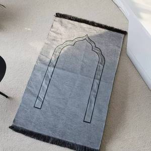 Alfombra de Oración Musulmana Portátil de Chenilla Bordada, 70x110cm, Diseño Floral, Base Antideslizante, para Viajes, Calidad Premium, Venta al Por Mayor - Product Image 2