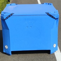 Boîte à poisson rotomoulée isolée avec logo couleur personnalisé 660 700, bac alimentaire pour poisson, conteneur en plastique industriel pour fruits de mer