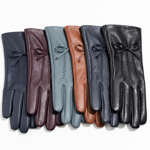 Erkekler İçin Lüks Sıcak Astarlı Siyah Koyun Derisi Eldivenler Dokunmatik Ekran Uyumlu İğne Algılama Düz Spor Görünümü - Product Image 4