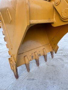 Pompe hydraulique d'origine pour moteur diesel 330D d'occasion Contrôles de bonne qualité Cabine confortable Parfaite pour les grands travaux de terrassement - Product Image 3