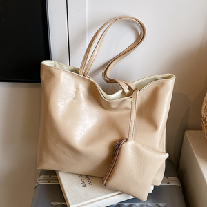 Sac fourre-tout décontracté beige grande capacité en similicuir avec pochette pour le shopping quotidien et les voyages - Product Image 2