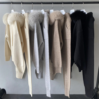En Gros Ensemble Deux Pièces pour Femme : Manteau Tricoté à Capuche et Pantalon avec Col en Vraie Fourrure de Renard, Pull en Laine Tricoté Printemps