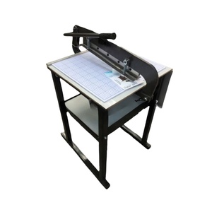 Coupeur manuel en zigzag pour textiles, état neuf, idéal pour un usage domestique et la découpe d'échantillons en vente au détail - Product Image 2