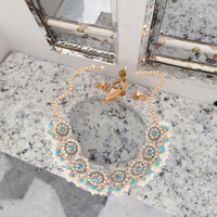 Parure de mariée classique en alliage plaqué argent avec cristaux blancs et strass, collier ras-du-cou et boucles d'oreilles traditionnels, cadeau pour mariages