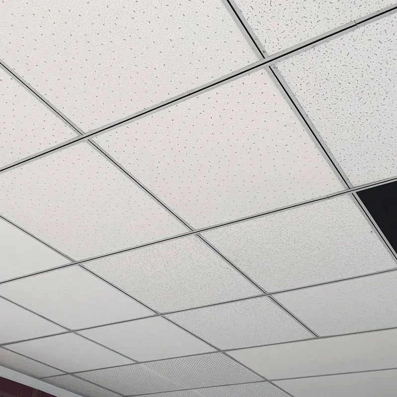 Azulejos de techo acústicos de alta calidad, tablero de techo de fibra mineral de 600x600mm para edificios comerciales