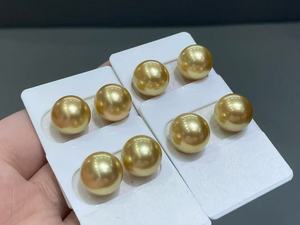 ต่างหูมุกน้ำเค็มคุณภาพสูง ขนาด 11-12 มม. สีทองเข้ม ทองใต้ทะเล มุกกลมเม็ดเดี่ยวคู่ สำหรับผู้หญิง - Product Image 4