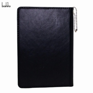 Porta Tarjetas de Puntuación de Golf Plegable Personalizado de Cuero Boshiho con Cadena para Exteriores - Product Image 5