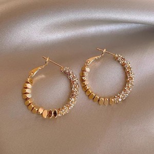 Boucles d'oreilles créoles géométriques minimalistes plaquées or pour femme, luxe léger haut de gamme, nouvelle collection automne/hiver 2025, best-seller A1419 Gol - Product Image 3