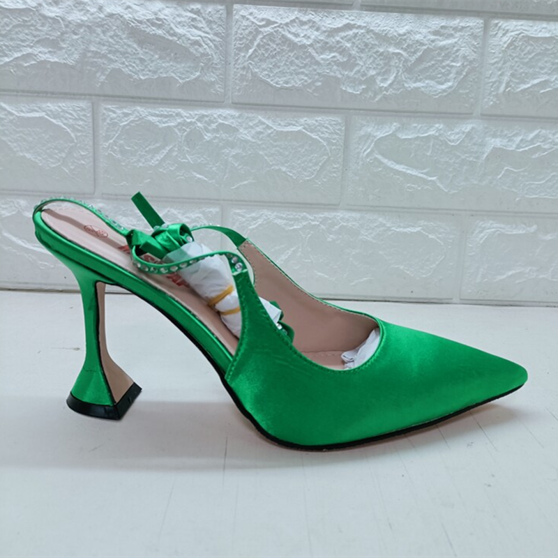 สีเขียว