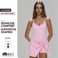 Ensemble jupe de yoga taille haute à col en V et bretelles croisées, design torsadé tendance automne 2026, respirant et séchage rapide, en Spandex/Polyester